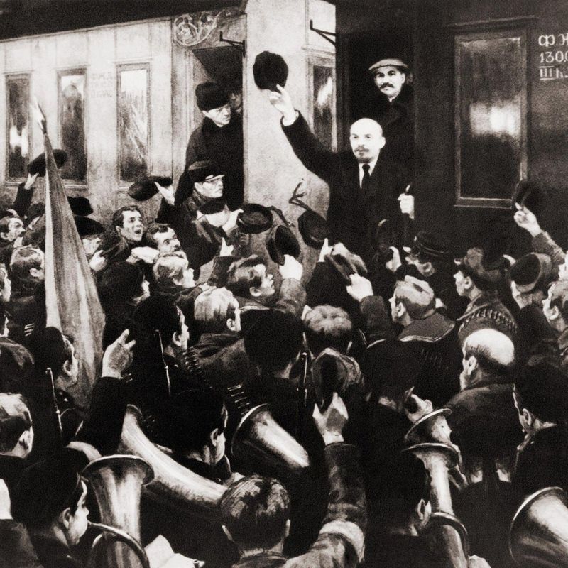 1917 – Lenin Returns to Petrograd