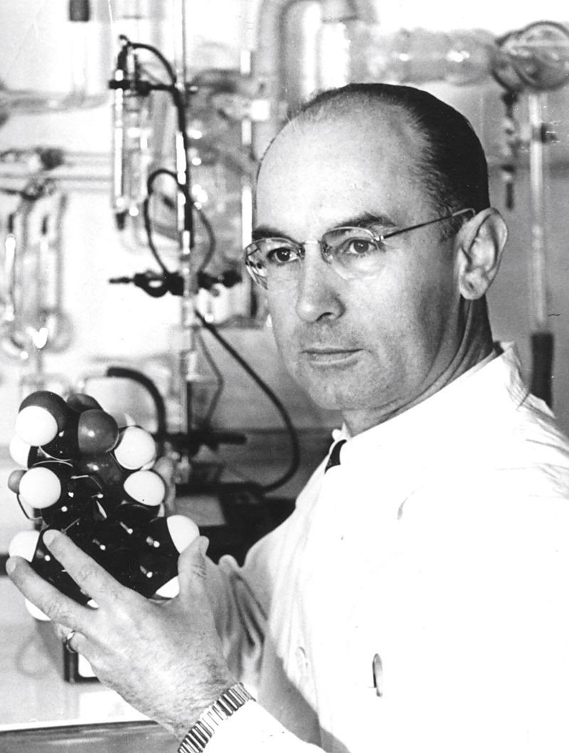 1943 – Albert Hofmann Discovers LSD’s Effects