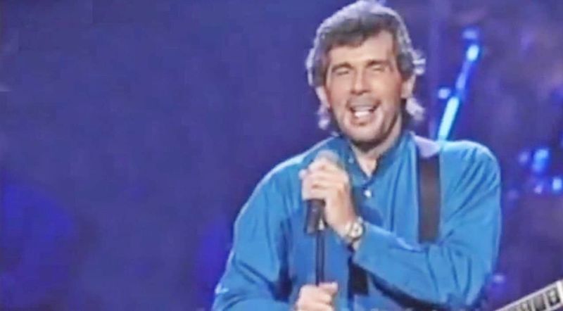 I Love a Rainy Night – Eddie Rabbitt