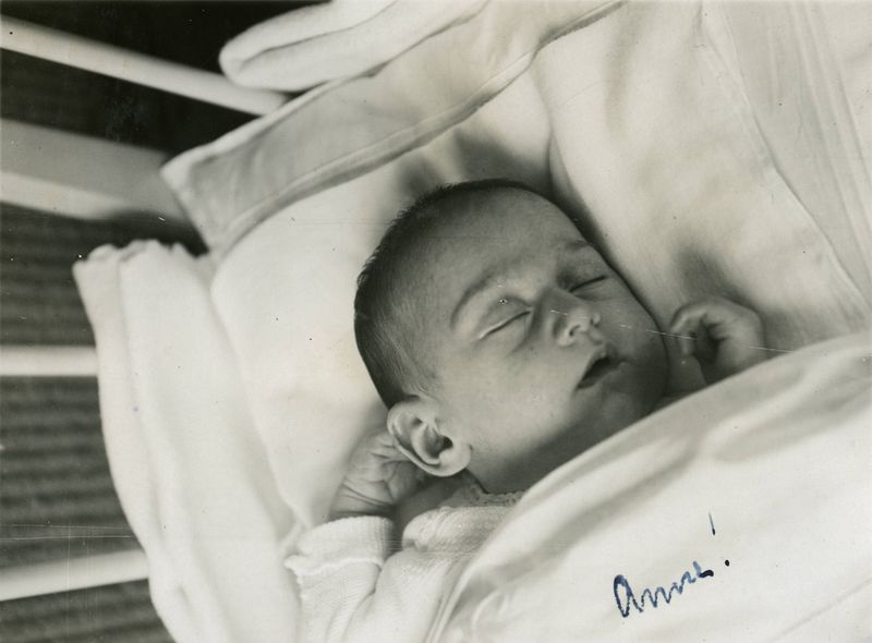 Birth and Stateless Beginnings (1929–1934)