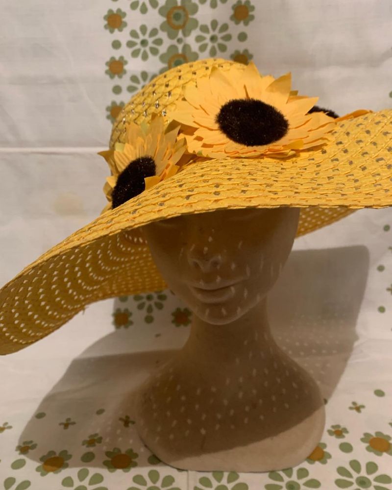 Floppy Straw Sun Hat 🌞