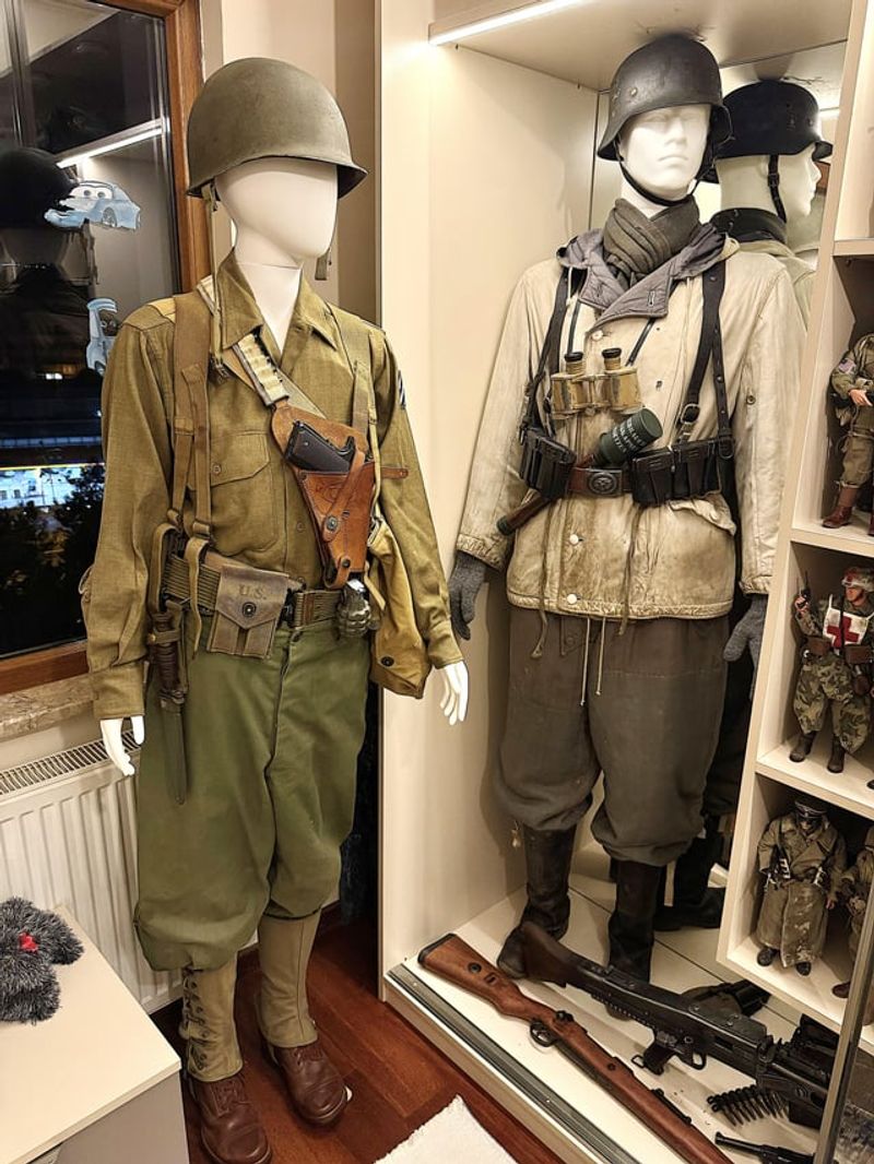Paratrooper jump boots & uniforms