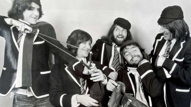 “Lola” – The Kinks (1970)