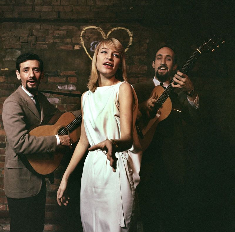 Peter, Paul and Mary – “500 Miles”