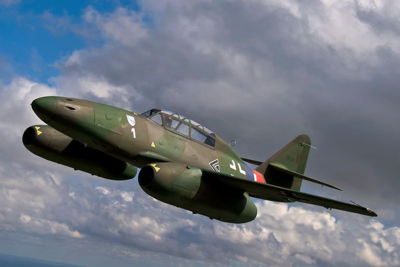 Messerschmitt Me 262 (Schwalbe/Sturmvogel) – 559 mph (Germany, 1944)
