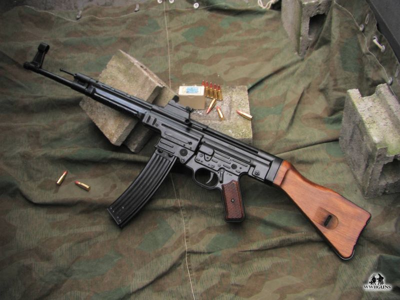 Sturmgewehr 44 (StG 44) assault rifle