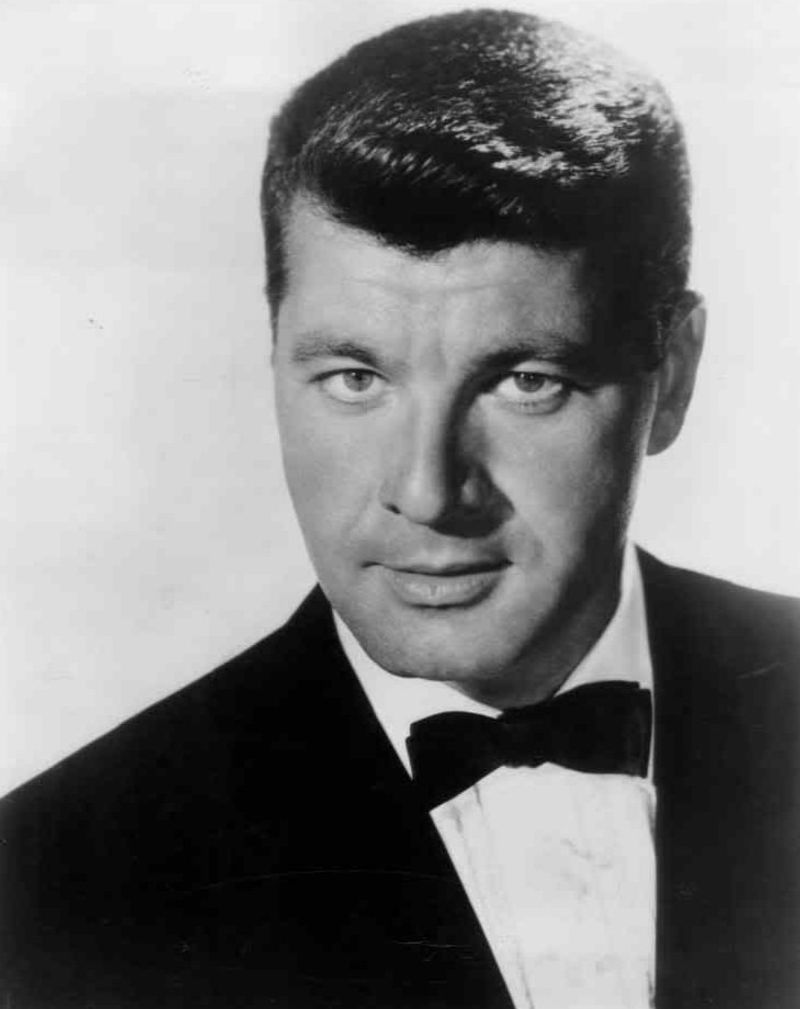 Dick Shawn, American actor and comedian, 1987