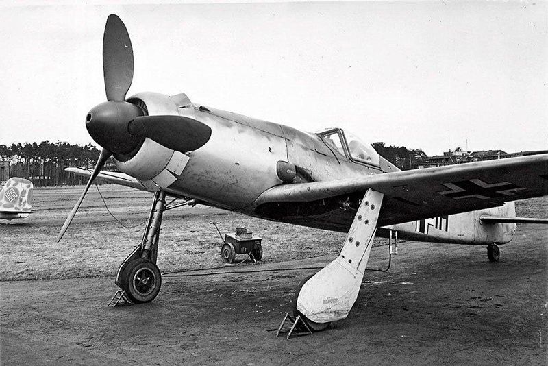 Focke-Wulf Ta 152 – 472 mph (Germany, 1945)