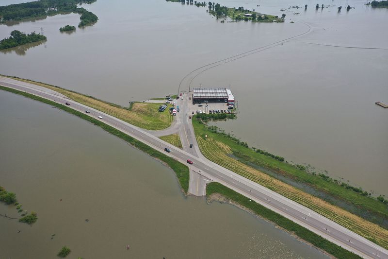 The 1973 Near-Failure of the Old River Control Structure