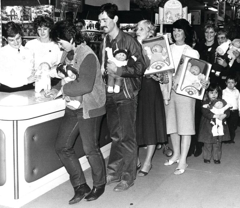 12 Unbelievable Facts About the Cabbage Patch Kids Riot of 1983 - Back ...