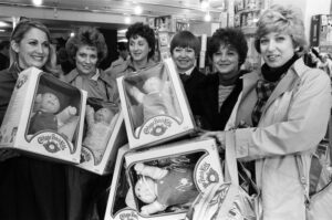 12 Unbelievable Facts About the Cabbage Patch Kids Riot of 1983 - Back ...