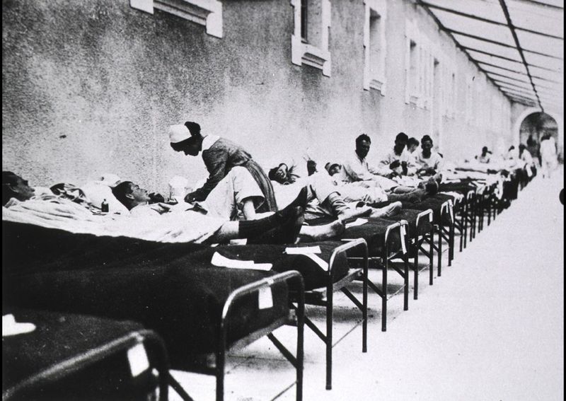Most fatalities resulted from secondary bacterial pneumonia, as there were no antibiotics available—penicillin would not be discovered until 1928