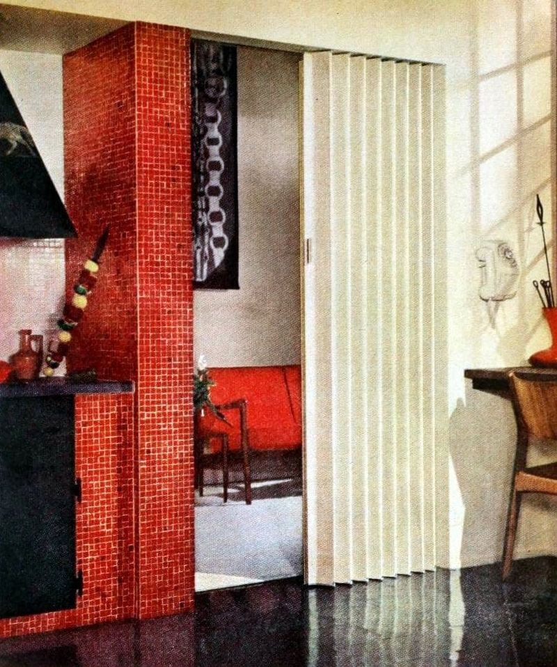 Accordion Room Dividers/Bi-Fold Doors