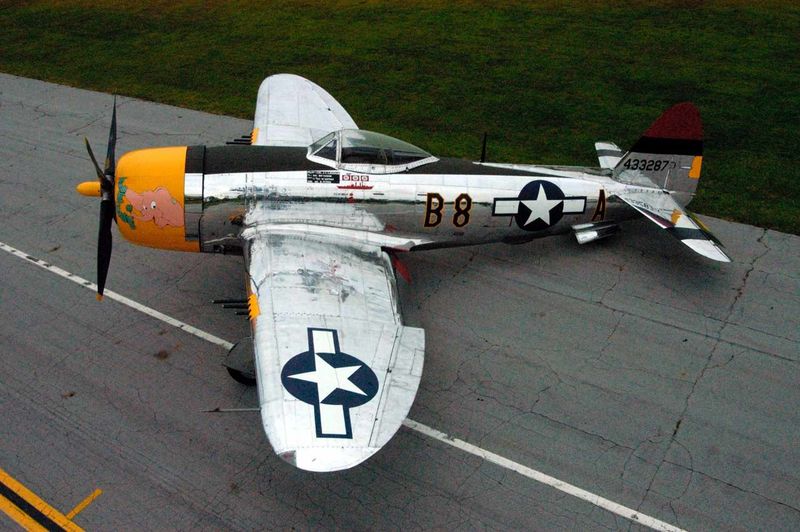 Republic P-47 Thunderbolt – 433 mph (USA, 1942)