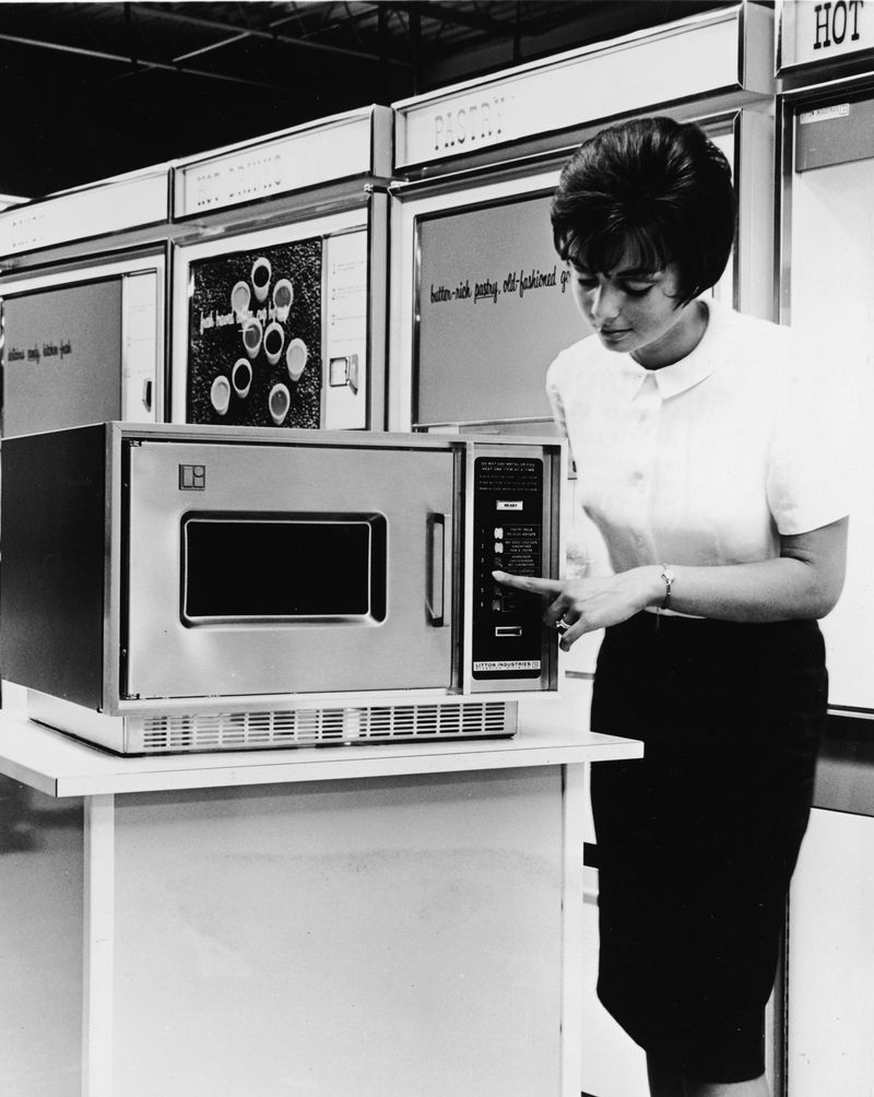 Microwave Oven (1945)