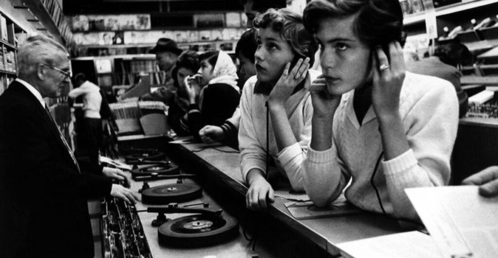 15 Snapshots of Everyday Life in 1957 That Show How Much Has Changed