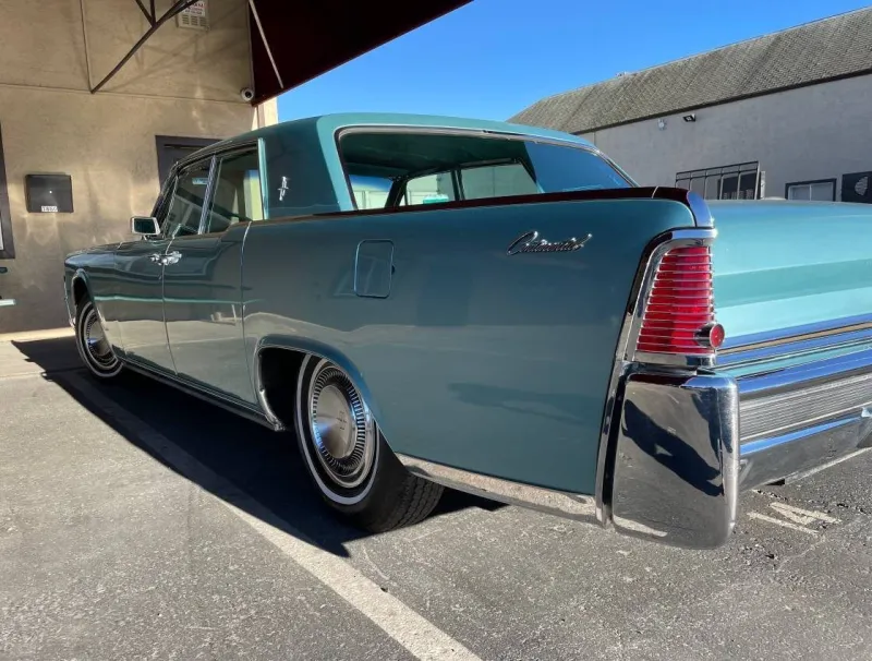 1965 Lincoln Continental Sedan