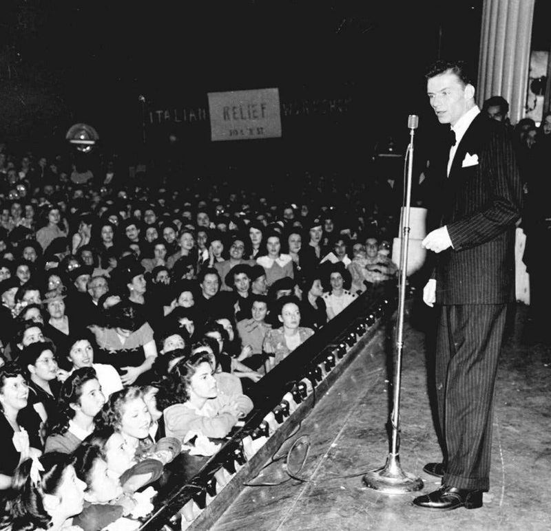 Frank Sinatra: The Voice That Made Hearts Swoon