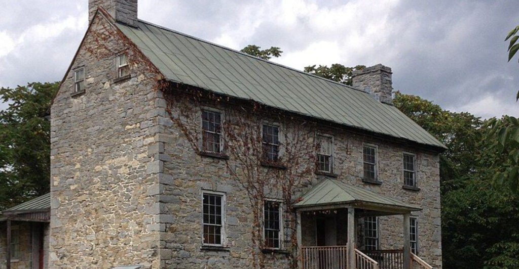 50 Ancient American Buildings That Are Still Standing Today