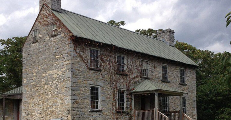 50 Ancient American Buildings That Are Still Standing Today