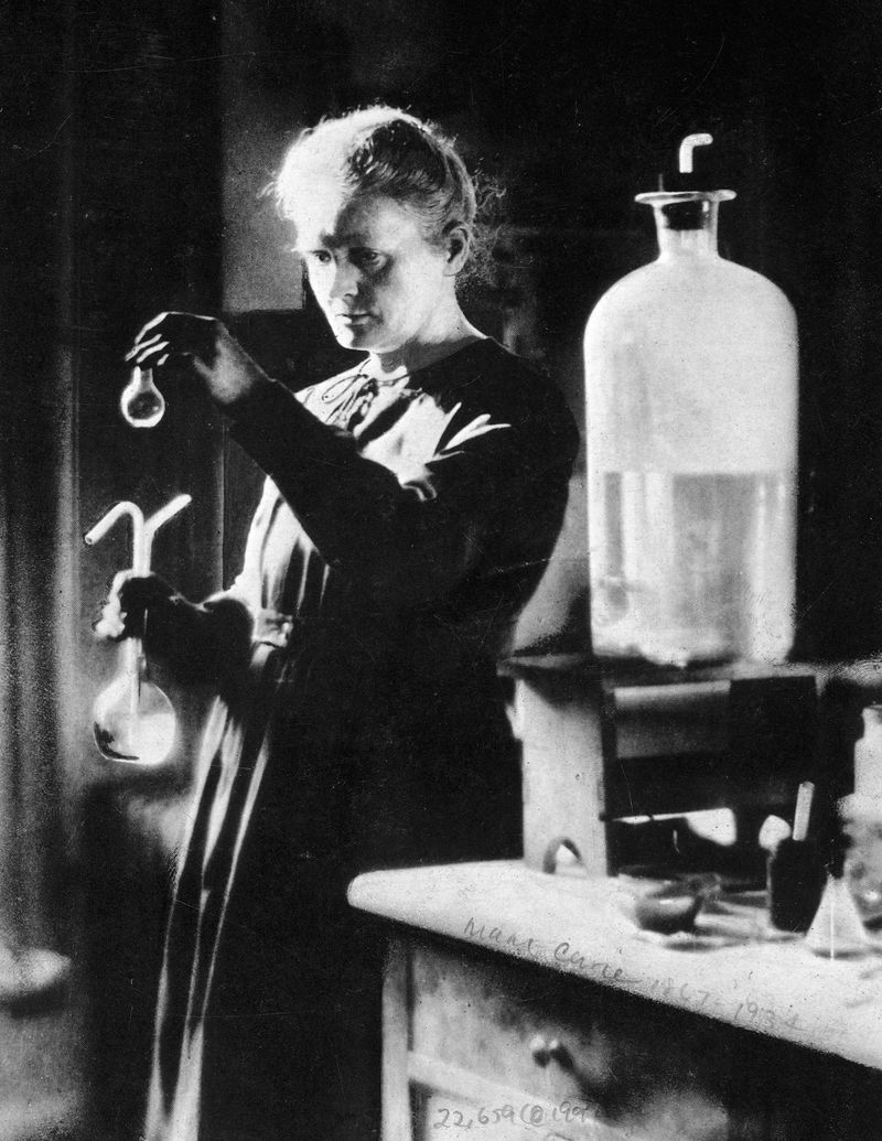 Marie Curie (1934)