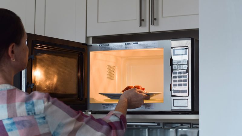 Microwaving Leftovers Is a Personality Trait
