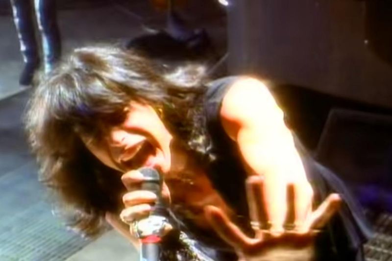 “Janie’s Got a Gun” – Aerosmith (1989)