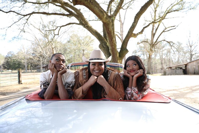 Chapel Hart: The Family Trio Sensation
