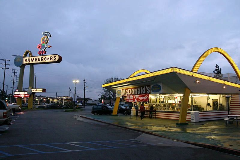 McDonald’s Golden Arches (1960s–Present)