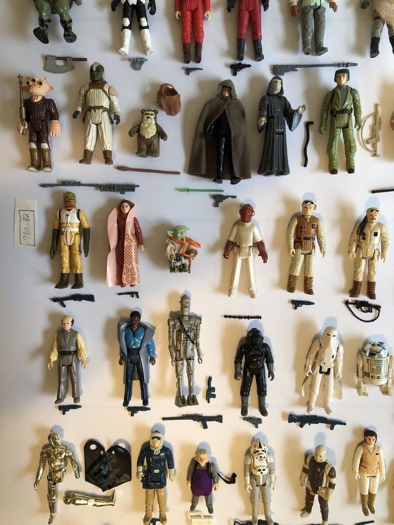 Star Wars Action Figures With Tiny Accessories