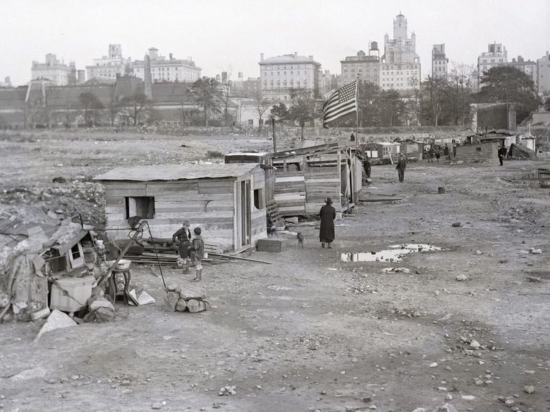 Emergence of Hoovervilles