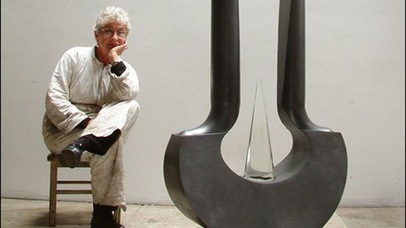 Bella Feldman, American sculptor, 2024