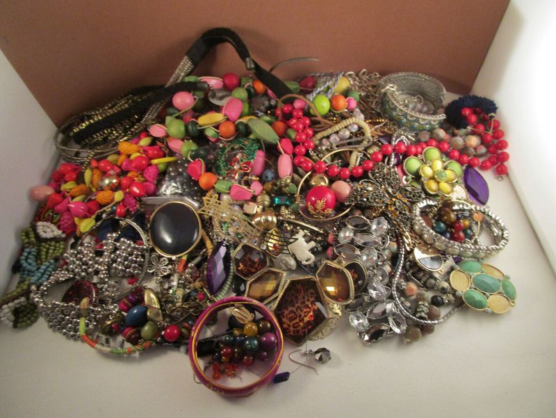 Jewelry (Costume)