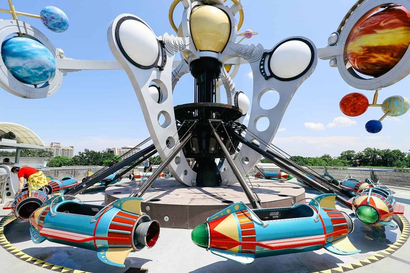 Astro Orbiter (Magic Kingdom / Disneyland)