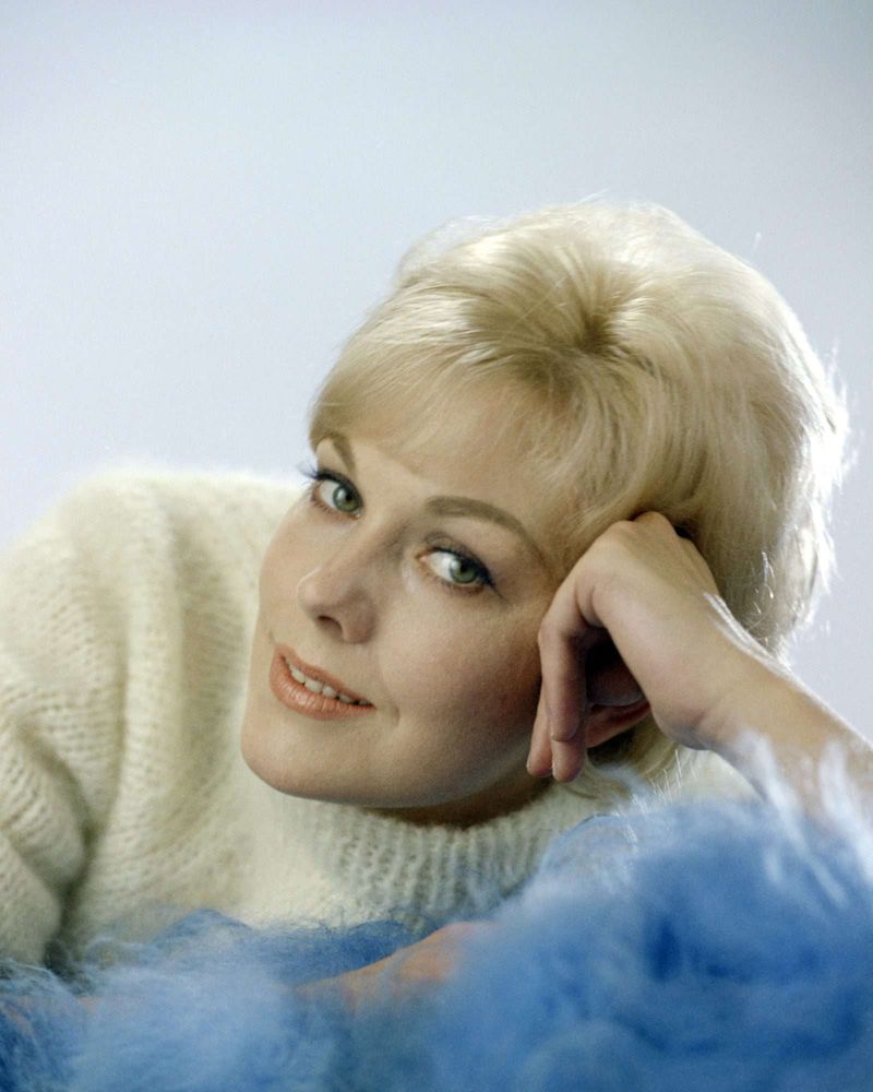 Kim Novak: The Hitchcock Blonde Who Chose Solitude