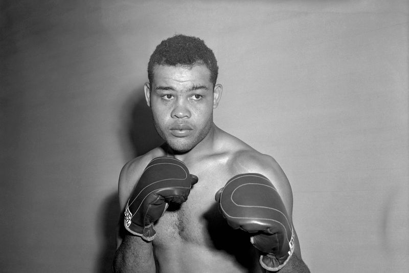 Joe Louis: The Brown Bomber Who United America