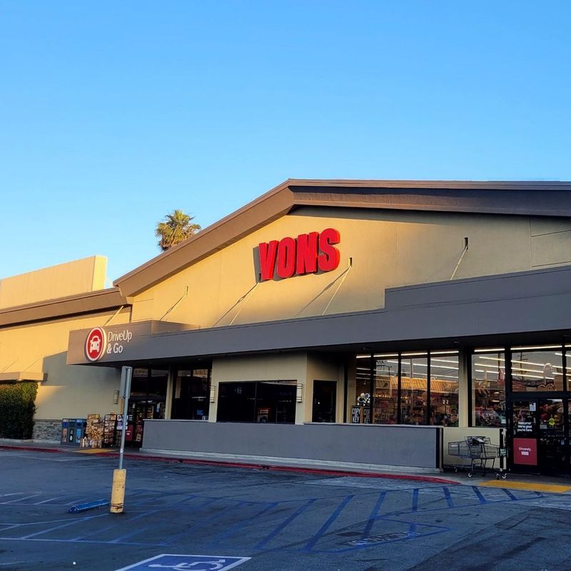 Vons' Striking V