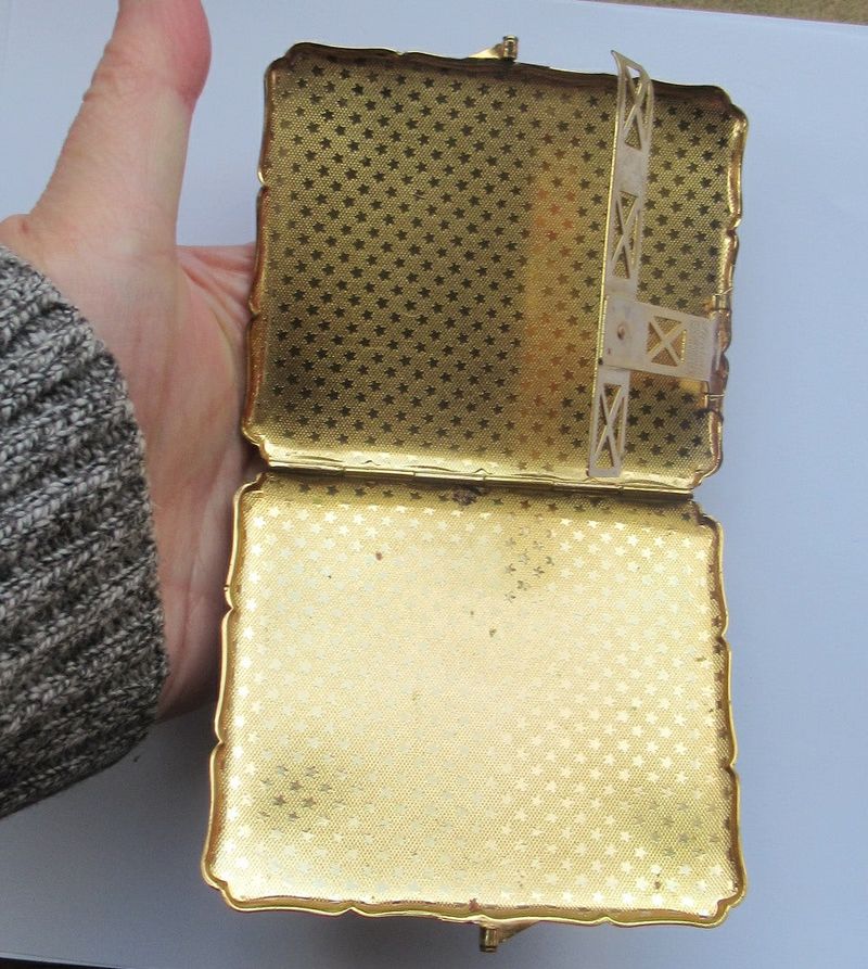 Cigarette Cases (for Women)