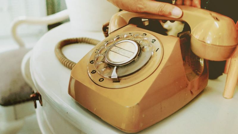 Using a Rotary Phone (And Sharing a Party Line!)