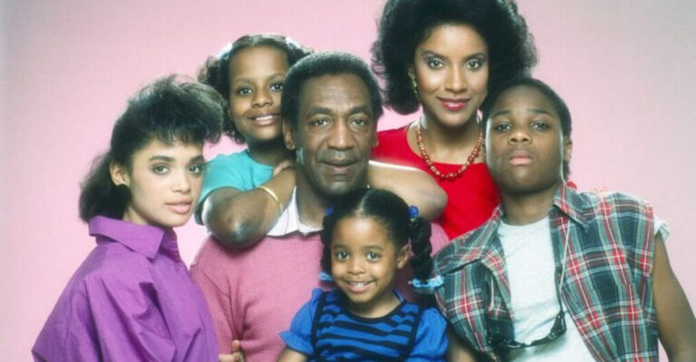 See Photos of 28 Famous Sitcom Casts When Their Show Started