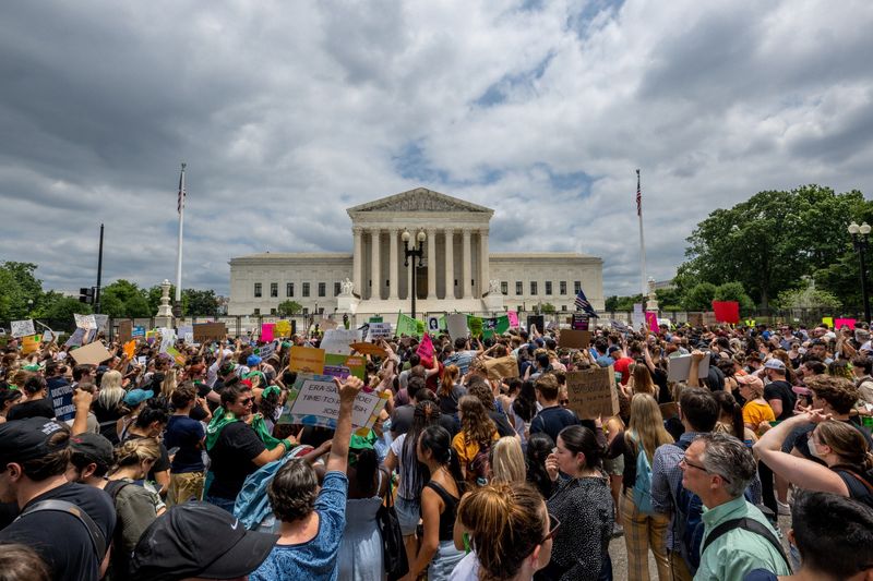 Dobbs Decision Overturns Roe (2022)