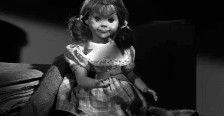 The 10 Greatest Twilight Zone Episodes That Still Haunt Us Today