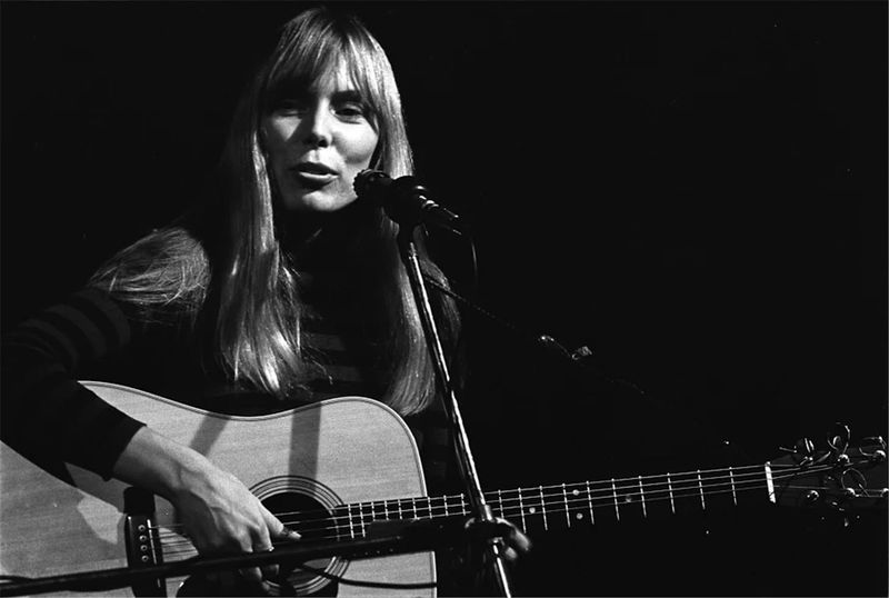 Joni Mitchell’s Intimate Performances (1970s)