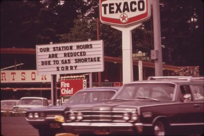 Gas Crisis Lines
