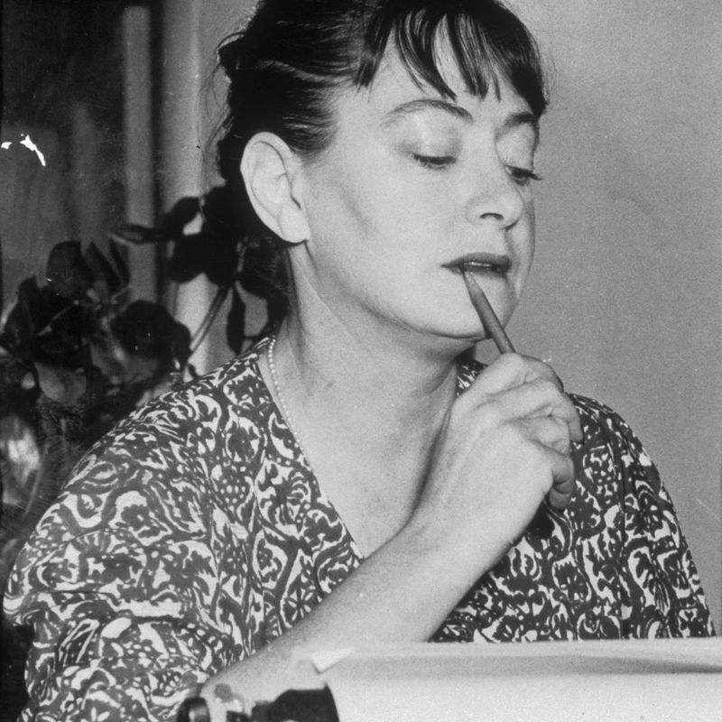Dorothy Parker (The Portable Dorothy Parker, 1944): 