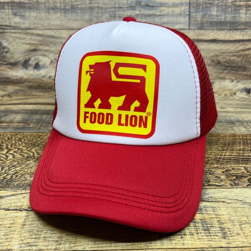 Food Lion's Bold Feline