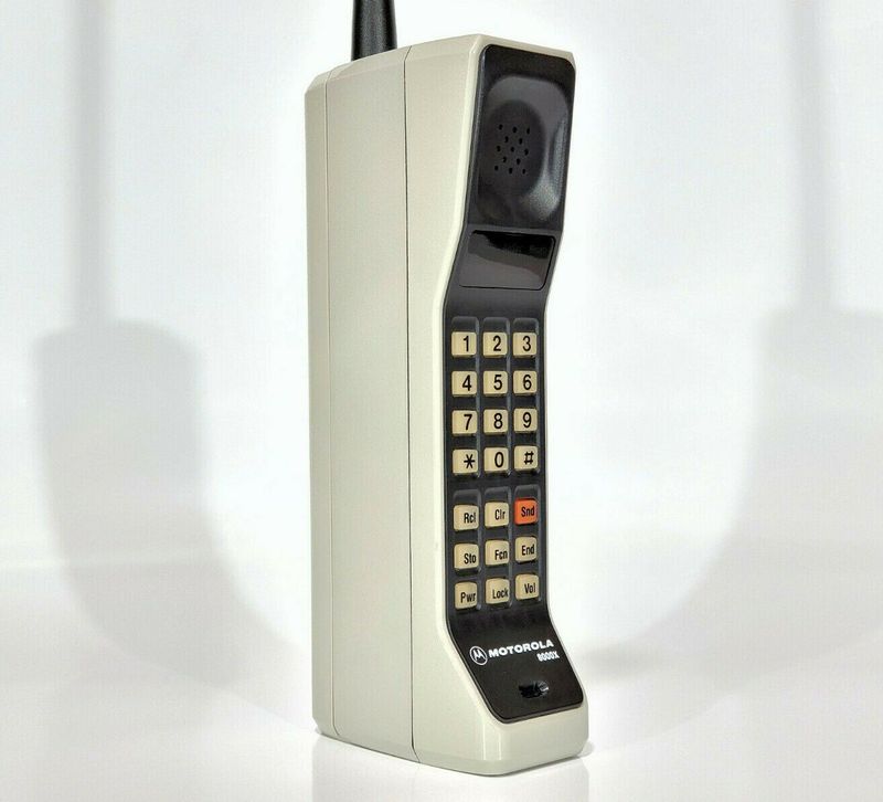 Motorola DynaTAC 8000X: The Original Brick
