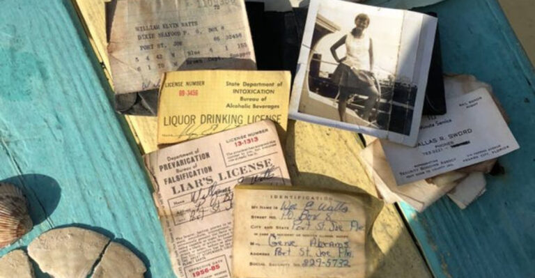 15 Things Everyone Had to Carry in Their Wallet or Purse in the ’70s and ’80s