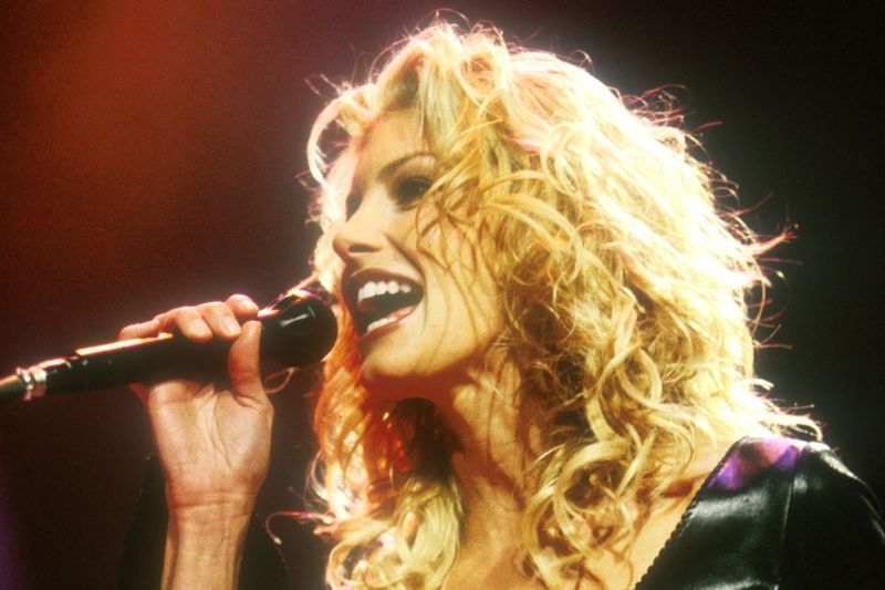 “This Kiss” – Faith Hill (1998)