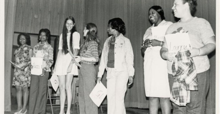 20 Things Women Had to Do in the ’70s That Would Be Unthinkable Today